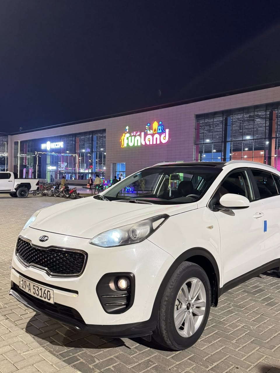 السلام عليكم
للبيع كيا سبوتج 2017خليجي 
السعر 159
لون ابيضّ رقم كربلاء أب اسمي تحويل مباش
مكفوله صبغ أو تبديل بيه فقط بارد أب مكانين اصغار 
مواصفات السياره 
بانوراما. قطعتين تبريد لد خلفي و لايت ضبابي عدسه إماميه كأمره حساس خلفي محرك gdiبحاله جيده إشاره بل جاملغ  داخل مخمل مغلف جلد شغل درجه أوله شاشه صغيره أو بيه بلوتوث  السياره حلوه أو نضيفه او كلشي ما عايزه 
السعر 159
مكان كربلاء 
للسفسار اكثر ***********
