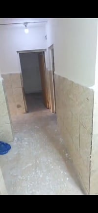 بيت طابو صرف مساحه ٥٠٠والبناء ١٠٠يتكون من ٣غرف وموزع ومطبخ وحمام وحديق...