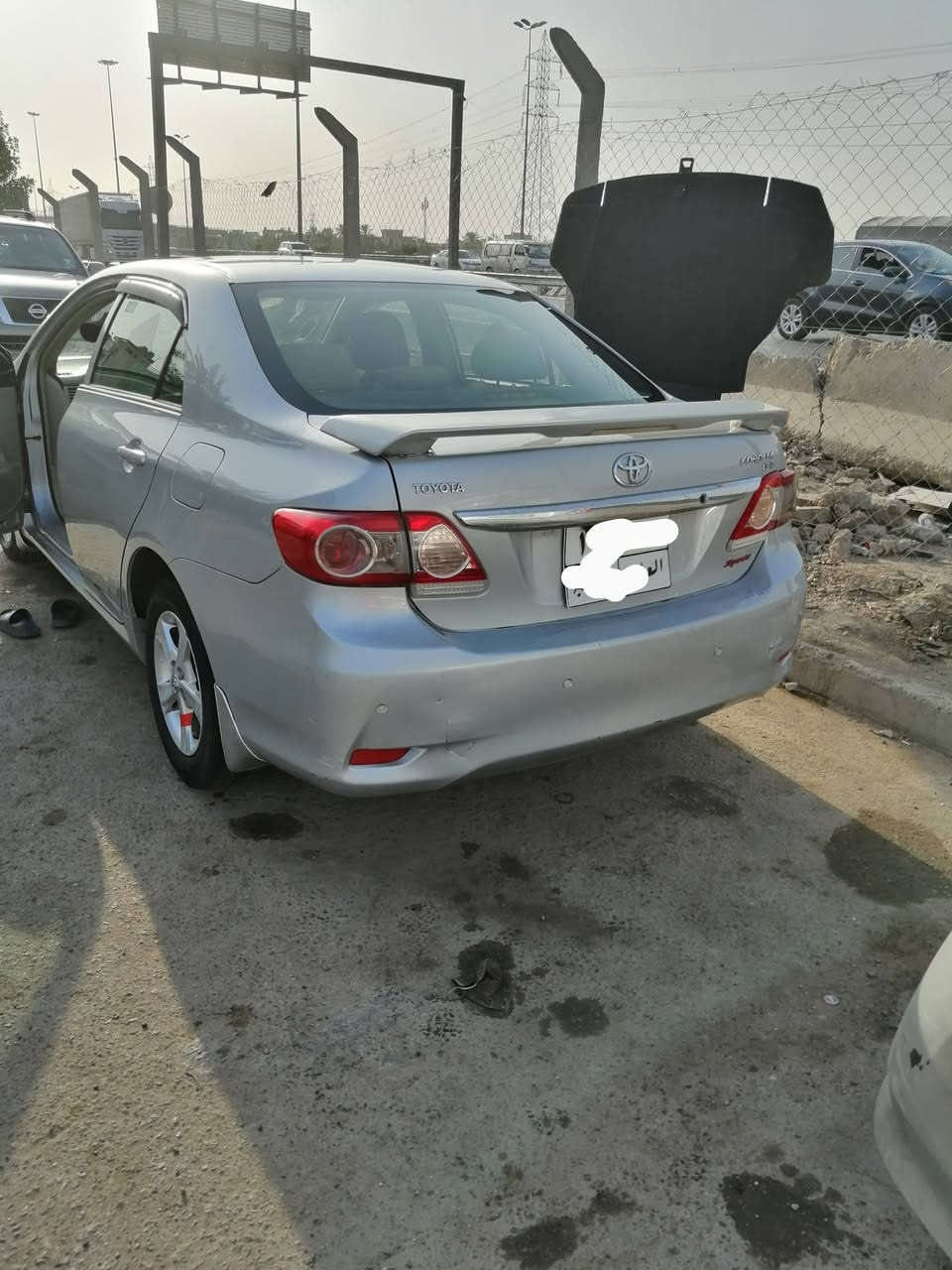 كورولا  ٢٠١٣ خليجي مكفولة من الصبغ بيها طخة بالباب مال السائق السعر ١٣٢ العنوان بغداد العامرية ***********
