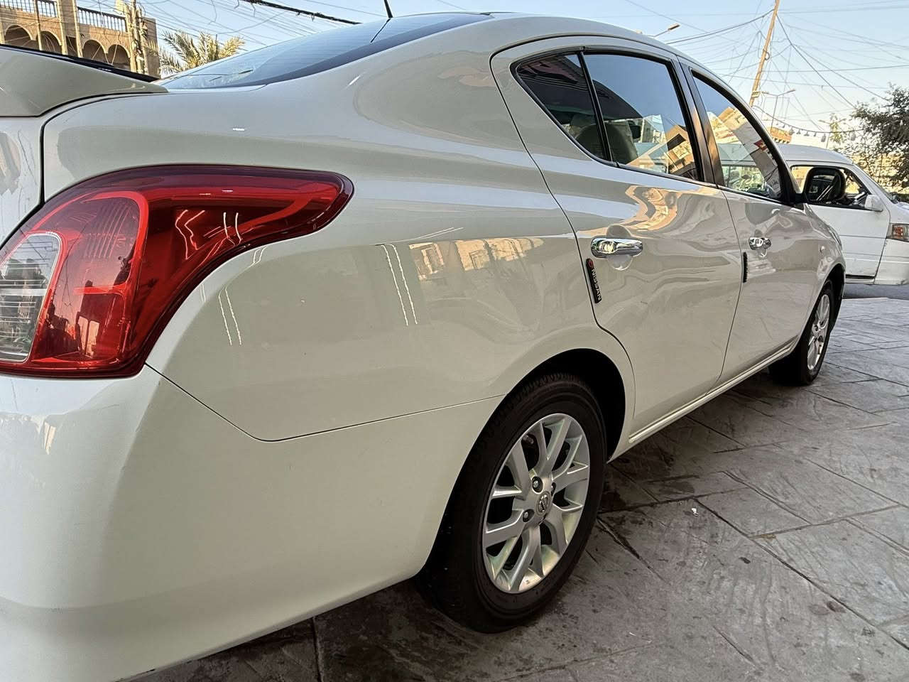 سلام عليكم البيع سني هندي موديل ٢٠٢٢ ماشيه ٤٧ الف مكفوله  من الصبغ والتبديل مكينه كيره وضع شركه رقم بغداد جديد بسمي سياره مكاني بغداد ‭٠٧٧٠ ٦٢٨ ٧٢٠٥‬
