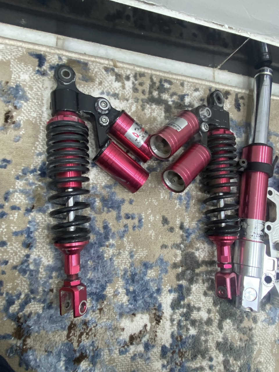 صدر dy كرزي 🍒
دبل خلفي دبل بطل Dps كرزي 🍒 
كلجات رياضي دوشي مطابق خلفي وامامي اصلي مو تجاري غراض الاصليات ومايعرف بيهن لا يراسل ولا يعلق سعر ع خاص راسني ودلل مكاني بغداد ***********
