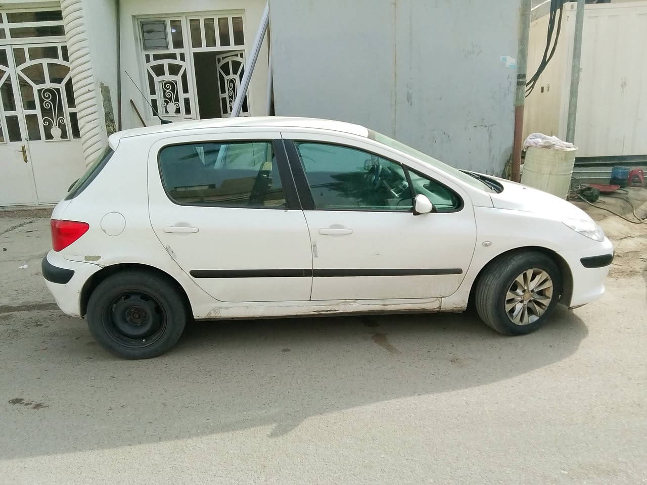 السلام عليكم بيجو فرنسي 307السياره ابلاديه بيها قبغ الجنطه ولدعاميات صبغ فقط اثر جراد موديل 2006 كير مكينه كفاله تخم تاير جديد صدر امامي جديد بس الصدر الخلفي تعبان هزه جديده كبل تحول السعر 53وبيها مجال مكاني بغداد مدينة الصدر الشماعيه الشراي ينتصل ***********
