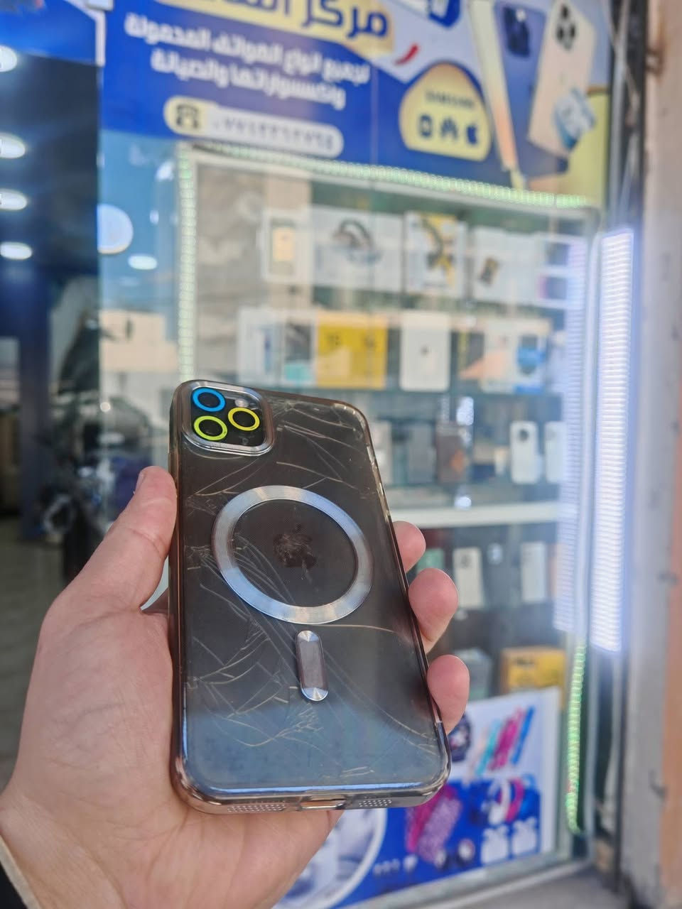 السلام عليكم  ايفون ١١برو ماكس ٢٥٦ مبدل شاشه اصليه ام ٧٠ ومبدل بطاريه اصليه شرط يومين اطيك بشحن وضهر مفطر جهاز شغال كل عيب مابي وكله شغال ب٢٢٥ شعدك مراوس نزل ***********
