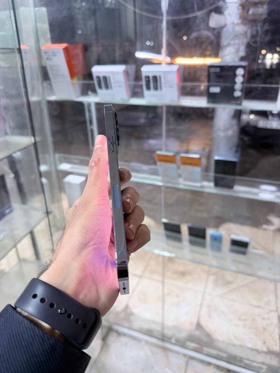 ئایفۆن 13 پڕۆ ماکس 128 گێگا یەک سیم
شتێکی جوان و بێ کێشە زەمانی کۆمپیتەر و هەوا
 پاتری 89 تەنها یەک تۆز ووردە 
شوختی بچوکی جامی هەیە نرخی 399 دۆلار
گەیاندن هەیە ناونیشان هەولێر قەڵاتی نوێ
مۆبایلی هاوکار ژمارە مۆبایل 📱*********** أربيل, العراق
