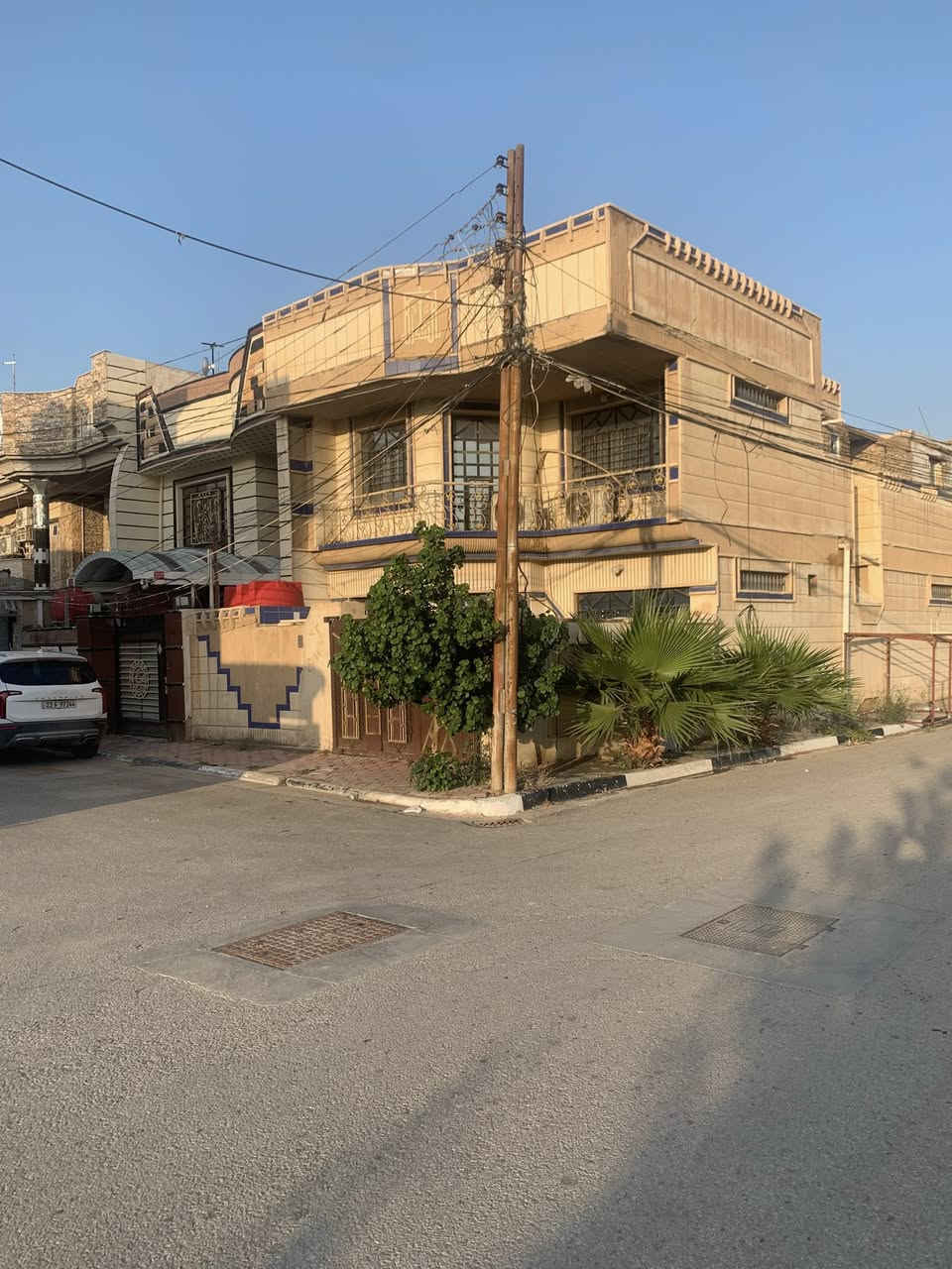 ‎السلام عليكم     � للبيع دار سكني
‎📍  الموقع: كربلاء المقدسة – ملحق التعاون مجاور مدرسة الميزان 
‎   نوع العقار  // طابو ملك صرف                         📐 المساحة: 150 متر مربع     
‎🛏️ 5 غرف نوم
‎🛋️ غرفة استقبال
‎🚿 حمامات ومرافق خدمية عدد 3

‎🏡 الدار مناسب للعائلة وفي منطقة سكنية هادئة  ( ركن ) موقع مميز  يبعد عن مرقد الامام الحسين 2 كم تقريآ

‎للاستفسار والمشاهدة يرجى الاتصال على:
📞( ***********)
‎واتس آب  ( 004581155662) 📞
‎ملاحظة:  لن اتواجد على الفيس بوك
