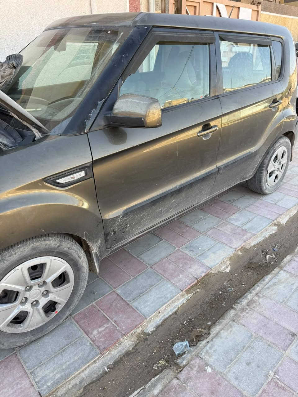 سلام عليكم 
صول موديل 13 
لون زيتوني 
رقم كربلاء دولي بأسمي 
سيارة كير محرك 
تبريد مكفول 
ماشيه 200تقريبا 
محرك 1600
سيارة كلش حلو ونظيفه 
إدامة كامله عليه سيارة 
سعر 87وبيه مجال لشراي 
مكاني كربلاء 
***********
