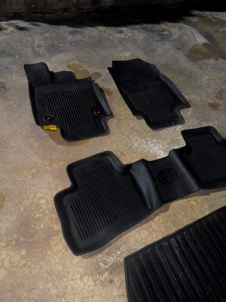 موجود ارضيات رافور RAV4 اصلي بلادي
100$
2019 - 2025
***********
