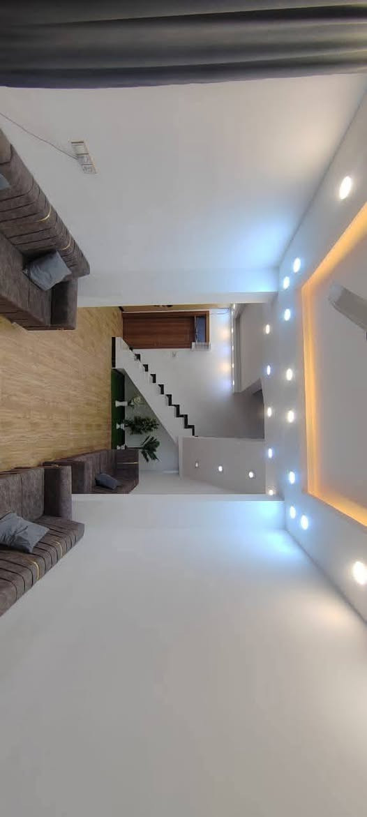 السلام عليكم بيت مطلوب للمصرف العقارب 80 مليون المساحة 100 متر طابق واحد بناء درجة اولى حي النداء منطقة 46 خلف مندي زمزم قرب المدرسة الصينية قريب على شارع مجمع بيتي اني دافع  تطلوعه٥٠ وابيعة بفلوسه   
للاستفسار***********
