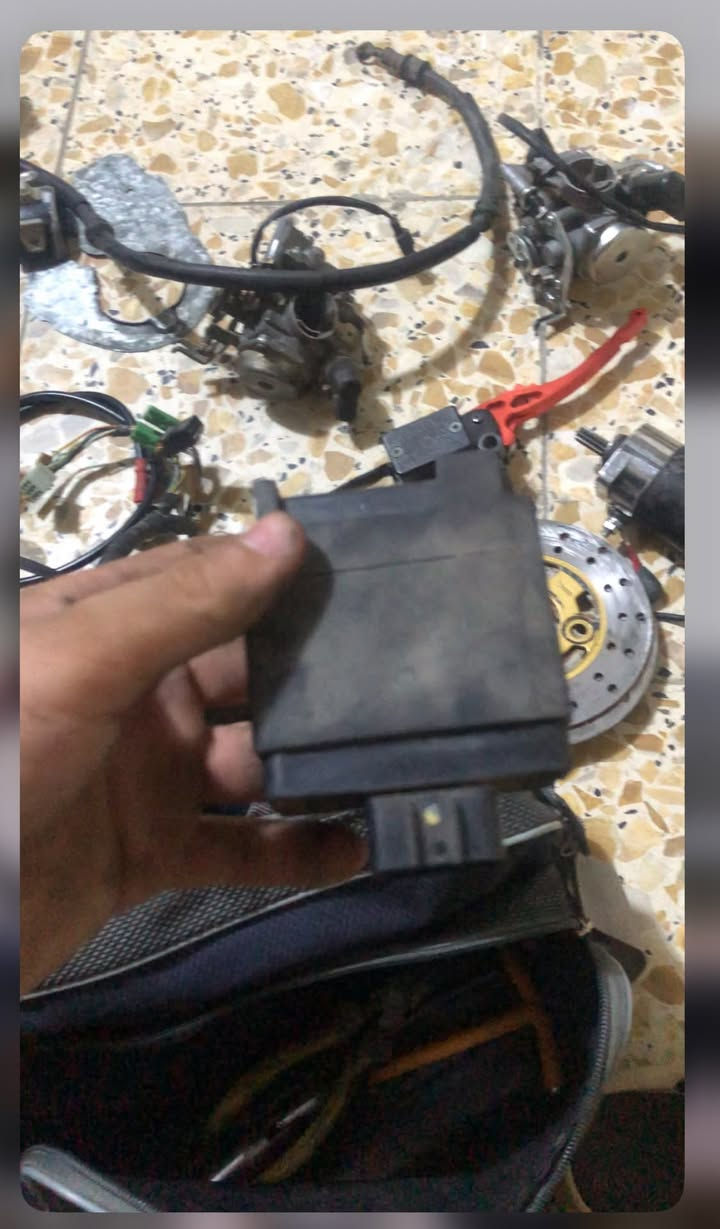 سلام عليك غراض ماكس عدله للبيع
عقل ابلادي 
كابريتر ابلادي +2تجاري
اسبايدر جديد 
صلنصه اف ام 
سلف 55اصلي
شوته 
عنبار2+فج+قرص امامي 2
 
مكاني بغداد شارع حيفا 
***********فقط واتساب

