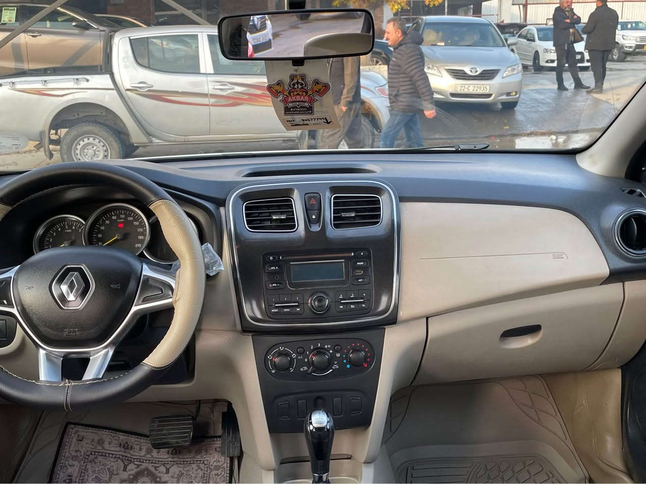 ڕینۆ سومبول ٢٠١٧ سەیارەکە زۆر جوانە ٢ پارچەی بۆیاخە بەبێ ناوگرتن گێڕ مەکینەی نەکراوەتەوە سەنەوی تا ٢٠٣٠ تازەیە ٤ تایەی تازەیە سپێری دانەبەزیوە بۆ زانیاری زیاتر *********** السليمانية, العراق
