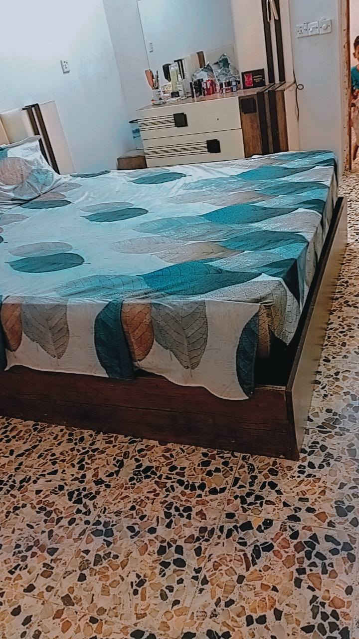 السلام عليكم غرفه للبيع 8قطع وصوميه وياها نضيفه كلش مثل ما واضح بالصوره سعرها ٥٥٠ وبيه مجال ملاحظه الكنتور يحتوي على جرارات داخل الكنتور عنوانها بغداد البنوك قرب مستشفى الشعب العام


**إذا كنت صاحب هذا الإعلان وتريد حذفه لأي سبب، رجاءا أرسل رسالة إلى الدعم الفني**