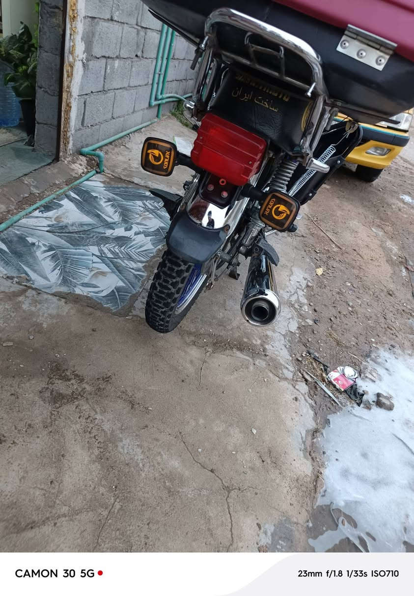 السلام عليكم دراجه ايراني سيفان ٥كير موديل  21 أوراق مابيها اكفلك سرقه وعشاير واني بلخدمه دراجه خير من الله مكينتها شلعه ومعدل كلجاتها جدد تخم تاير جديد اشاير لايتات كهربائيات كلها شغاله دبلات جدد دهنها امزوايل هورن بوش ودرع دراجه كامله من كلشي نقصها بس دشبول سعر 550 وبيها مجال الطيبين مكاني البياع فلكه الشهداء ه‍***********
