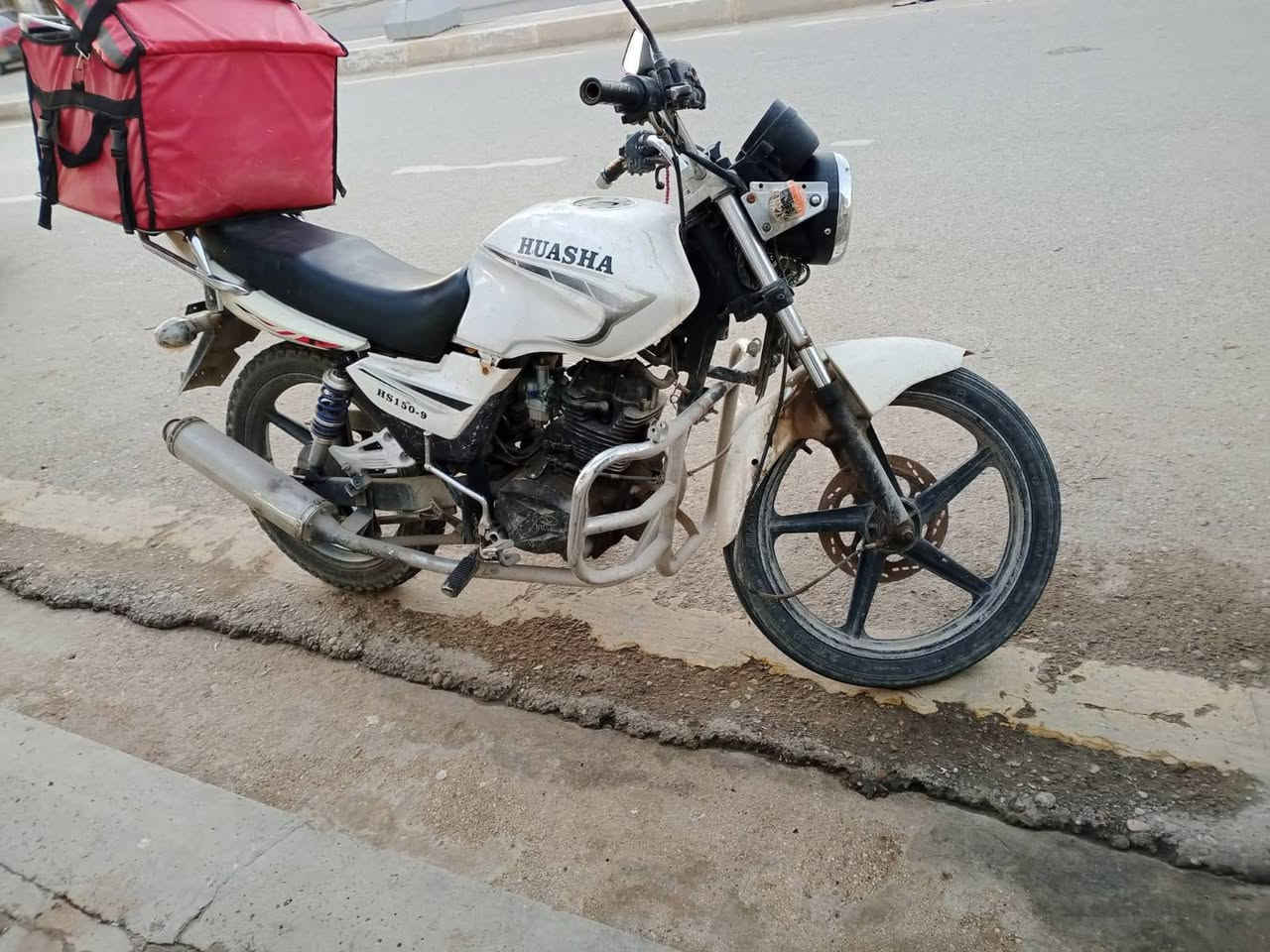 ماطور 200 موديل 17  شغال مابي شي بس ناقصه كهربائيات سعر 250 الف رقم مبايل *********** واتساب وخط شغال
