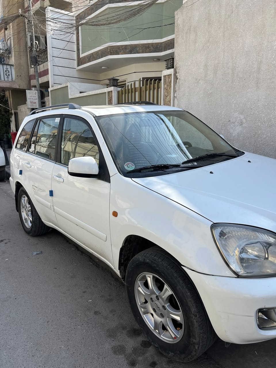 السلام عليكم 
شيري تيكو موديل ٢٠١٢ 
كير ميكانيكي وليس كهربائي 
بيهه قطعه صبغ نص باب السايق 
رقم بغداد الجديد باسمي تبريد ثلج فتحه سلايت 
مكاني بغداد الاعظمية للاستفسار واتساب او رصيد
السعر ٦٥ وبيهه مجال 
***********
