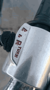 السلام عليكم دراجة للبيع كاطمة والف السعر 250وبيه مجال  ***********
