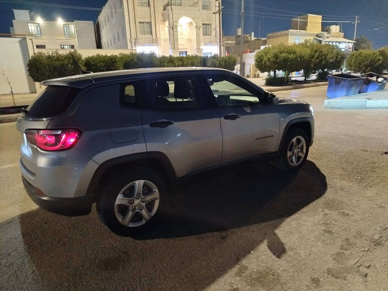 جيب كومباس موديل ٢٠٢٣ نص فول  ماشية ٨٠٠٠ حادث بسيط محرك ٢٠٠٠ تيربو فحص مؤقت تترقم بغداد أي محافظة  صور الحادث مرفقة مكان السيارة العمارة  السعر ١٦٠$ وبيه مجال للاستفسار ***********
