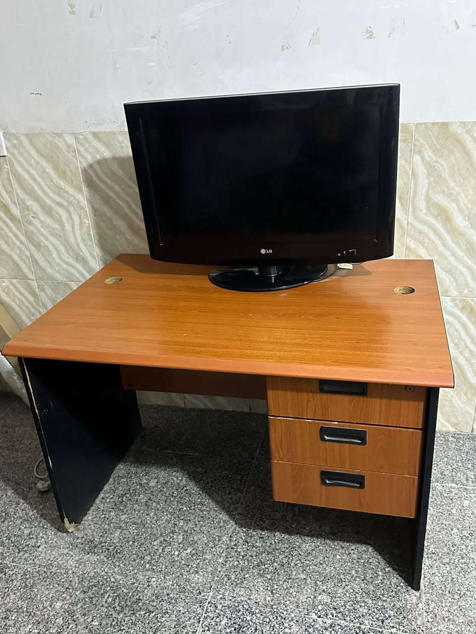 ميز و كرسي و شاشه ٤٢ عقده

بيع مستعجل تلاثتهم ب ١٠٠ الف 
مكان بغداد البلديات
***********
