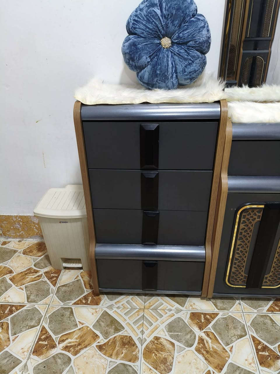 متاح غرفه تركيه 11قطعه نضيفه تلحيضات بصيطه جدآ السعر مليونين وبيهه مجال 
💯🇮🇶✅الرقم ***********
