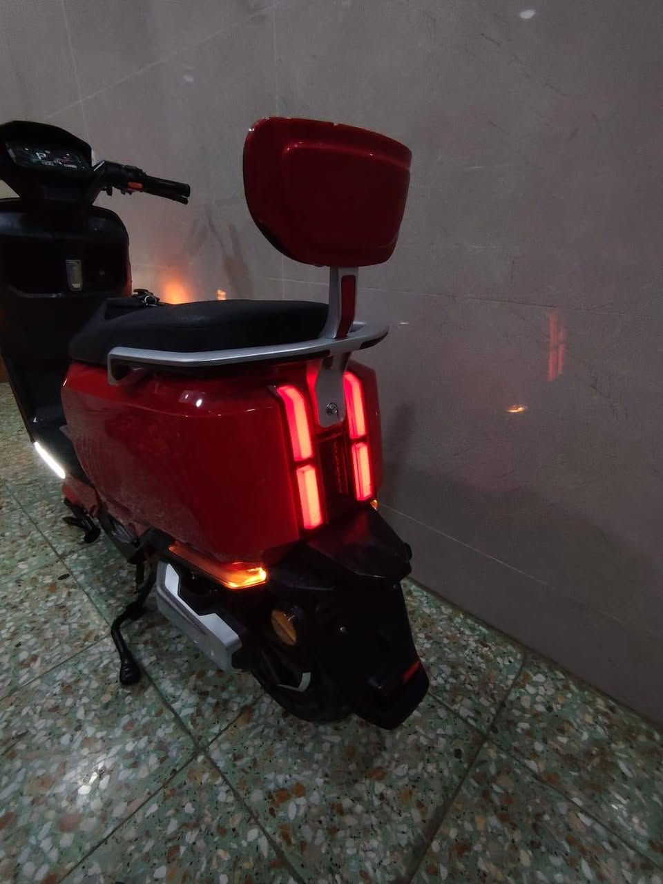 سلام عليكم دراجه ريان وحش الكون .
6 بطاريات مسطره 45امبير.
تشغل بصمة .قفل ذاتي .
تشغل عن بعد .
نظام 3 سرع .
سرعه 99 .
نظام ABS.ملف3800حقيقي.
السعر 850.
مكاني ابو غريب مجاور مجمع بدور بغداد السكني 🚩
***********
*********** متوفر واتساب
