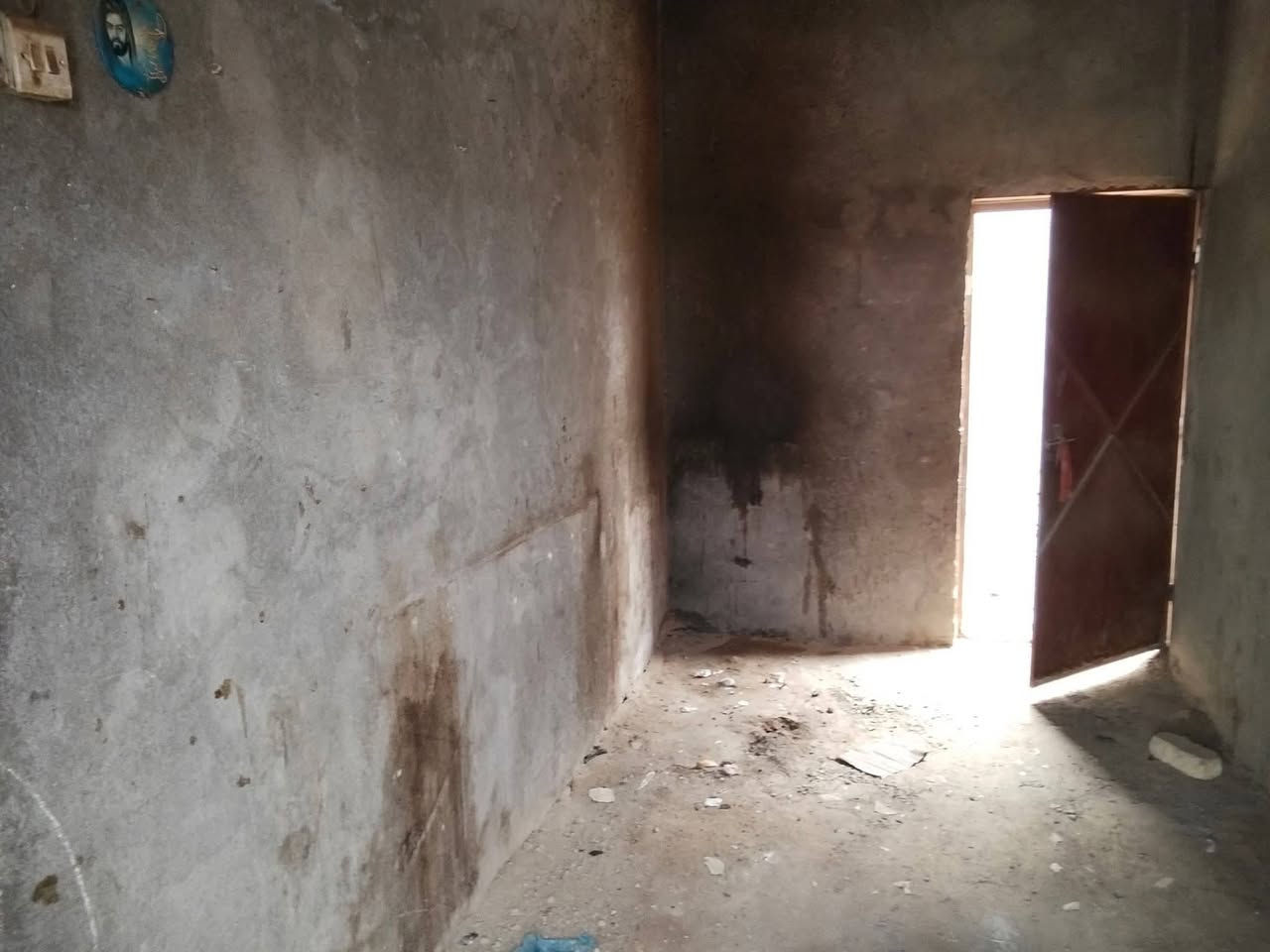 السلام عليكم ورحمة الله وبركاته يوجد لدينا بيت 200متر السعر 15مليون أب منطقة سيد خضير قرب المرقد *********** ابو سجاد
