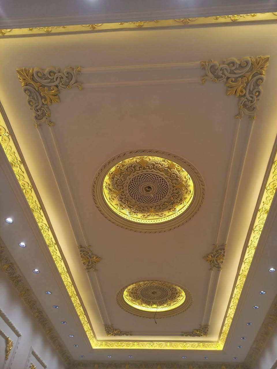 انسب الاسعار يوجد على شكل اقساط كافت الديكورات والصبغ داخل المنزل وخارج المنزل ***********
