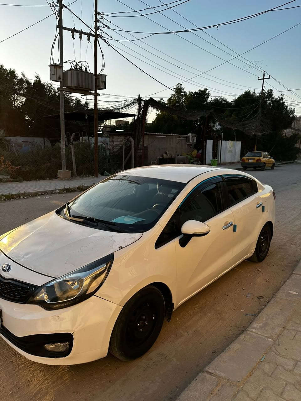 كيا ريو 2012
كفاله من الصبغ والتبديل 
محرك 1600
وارد خليجي 
رقم اربيل
فول تحكم ستيرن
عدادات شاشه
بك لايت لد
اشاير مري
السعر 83 وبيها مجال بسيط 
للاستفسار 
***********
