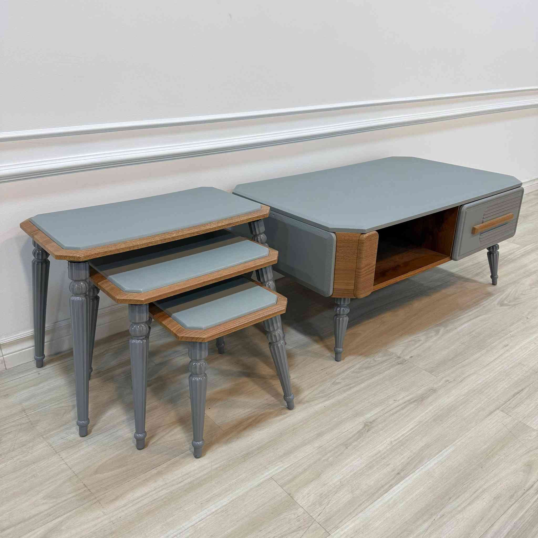 سيت طبله 3+1 خشب 
قياس الطبله الكبيره 
طول 100 سم 
عرض 60 سم 
ارتفاع 40 سم

السعر 125 الف

مع التوصيل مجاناً داخل بغداد 
اطراف 10
محافظات 10


**إذا كنت صاحب هذا الإعلان وتريد حذفه لأي سبب، رجاءا أرسل رسالة إلى الدعم الفني**