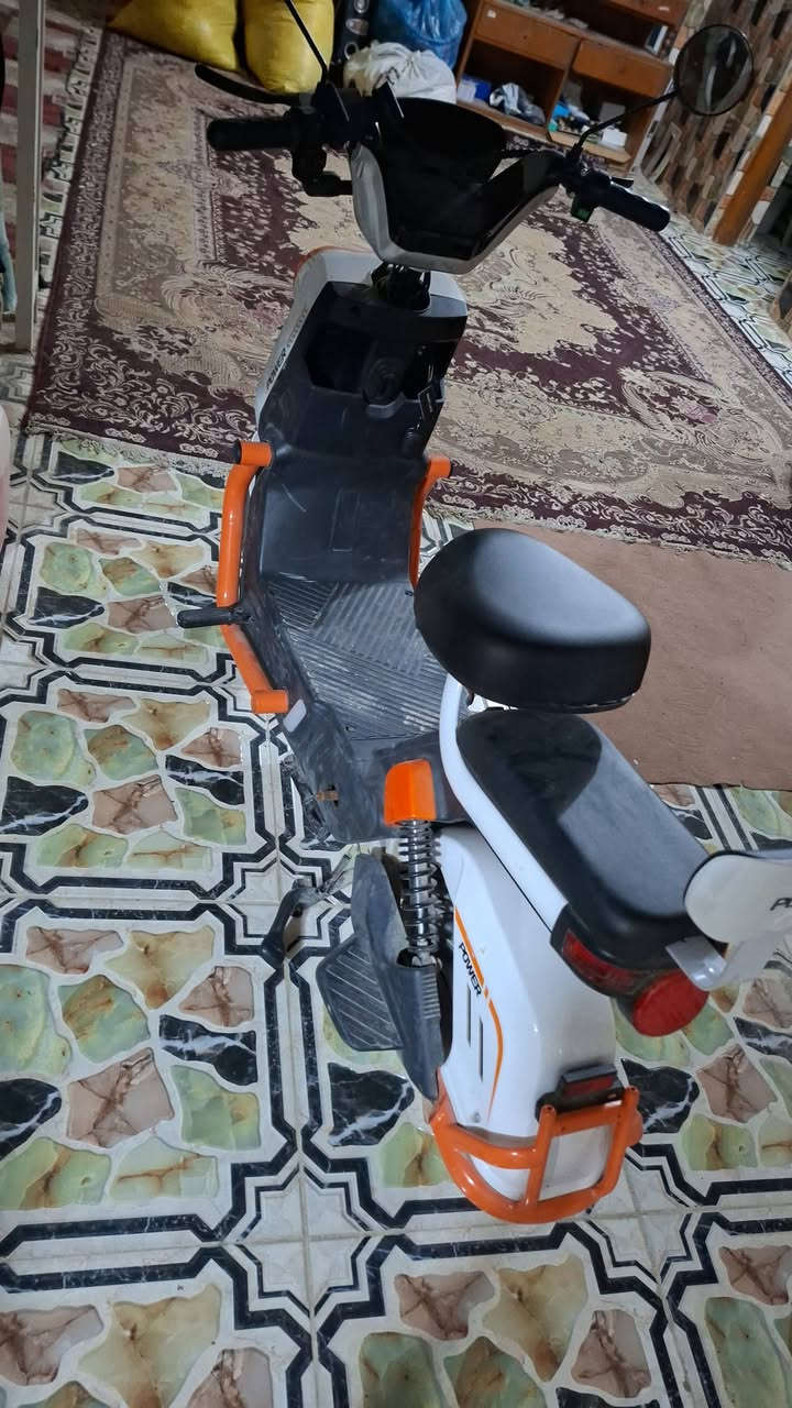 بايسكل شحن مستخدم 4 اشهر بس 
شاحنته وياه نظيف كلش ماناقصه شي 
اخذته من علي حيدر ب 600 
حالياً رايده ب 450 وبي مجال بسيط 
***********
