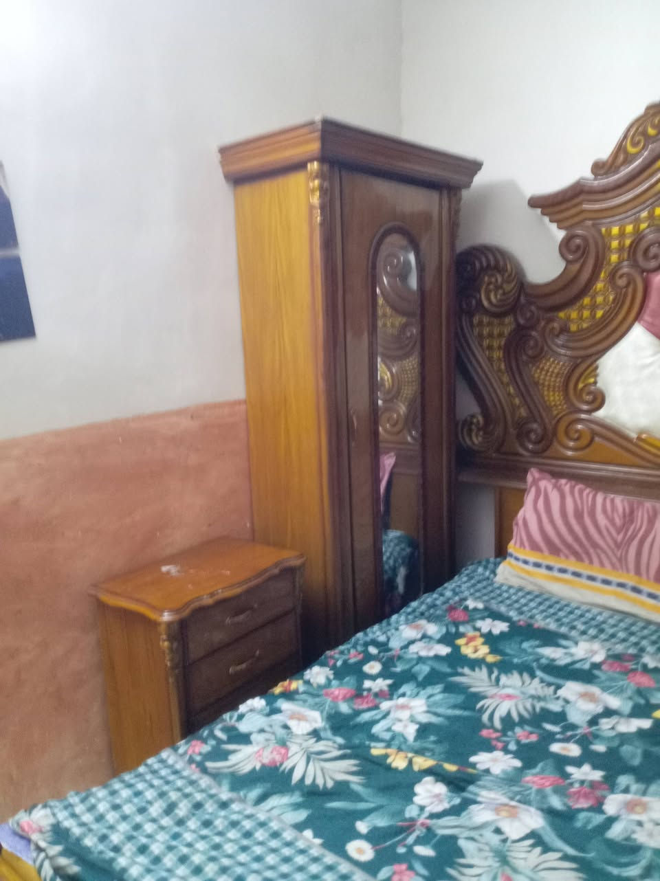 السلام عليكم غرفه صاج وجه قفه بيع مستعجل لان عندي السفر غرفه نظيفه 90  بالمئه وكان بغداد زعفرانيه 
***********
