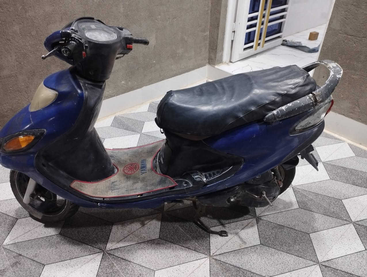 السلام عليكم دراجه دولفين ياباني للبيع كهربائيات كلها شغاله تايرات جدد باتري جديد نكره سلف السعر 225
***********
