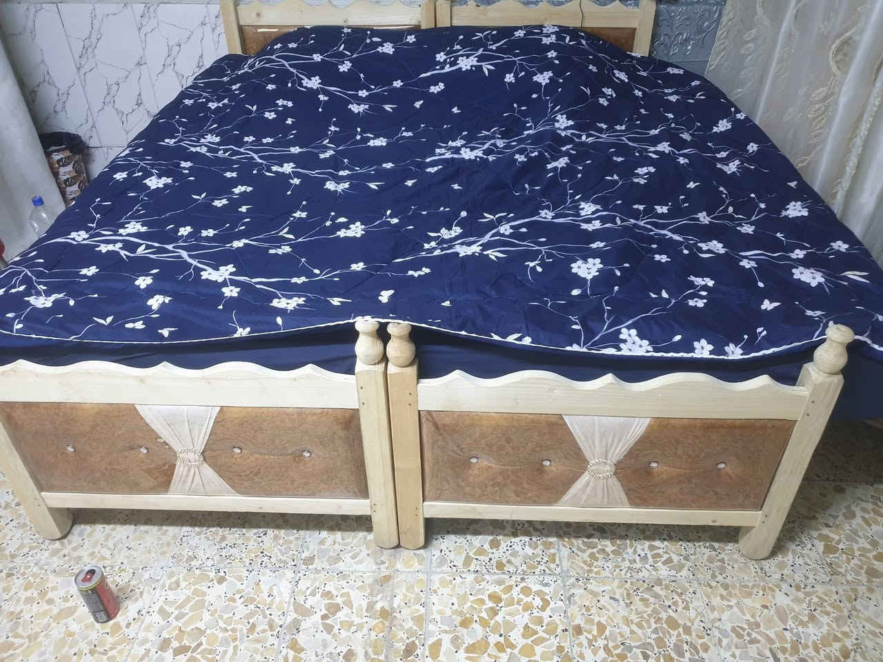 سلام عليكم جرابي ثنين ام نفر واحد بعدهن جدد اخذتهن من معرض جدد مو مستخدمات  وياهن دوشك ضغط.عالي  طبي اصلي وياهن بردات يمكن 4بردات ومخاد وفرشه  وبعد اكو غراض خفايف البيع كلهن 200 الف
مكان شارع الربيع بحي جامعة  ***********
