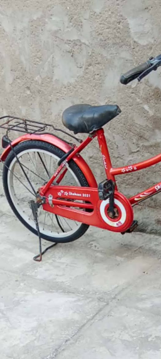 السلام عليكم بايسكل ياباني حجم 20 نضيف مثل ما موضح بالصور شركة الشاهين. موديل 2021 ما ناقصه اي شي كامل السعر 30 الف المكان المشخاب ***********
