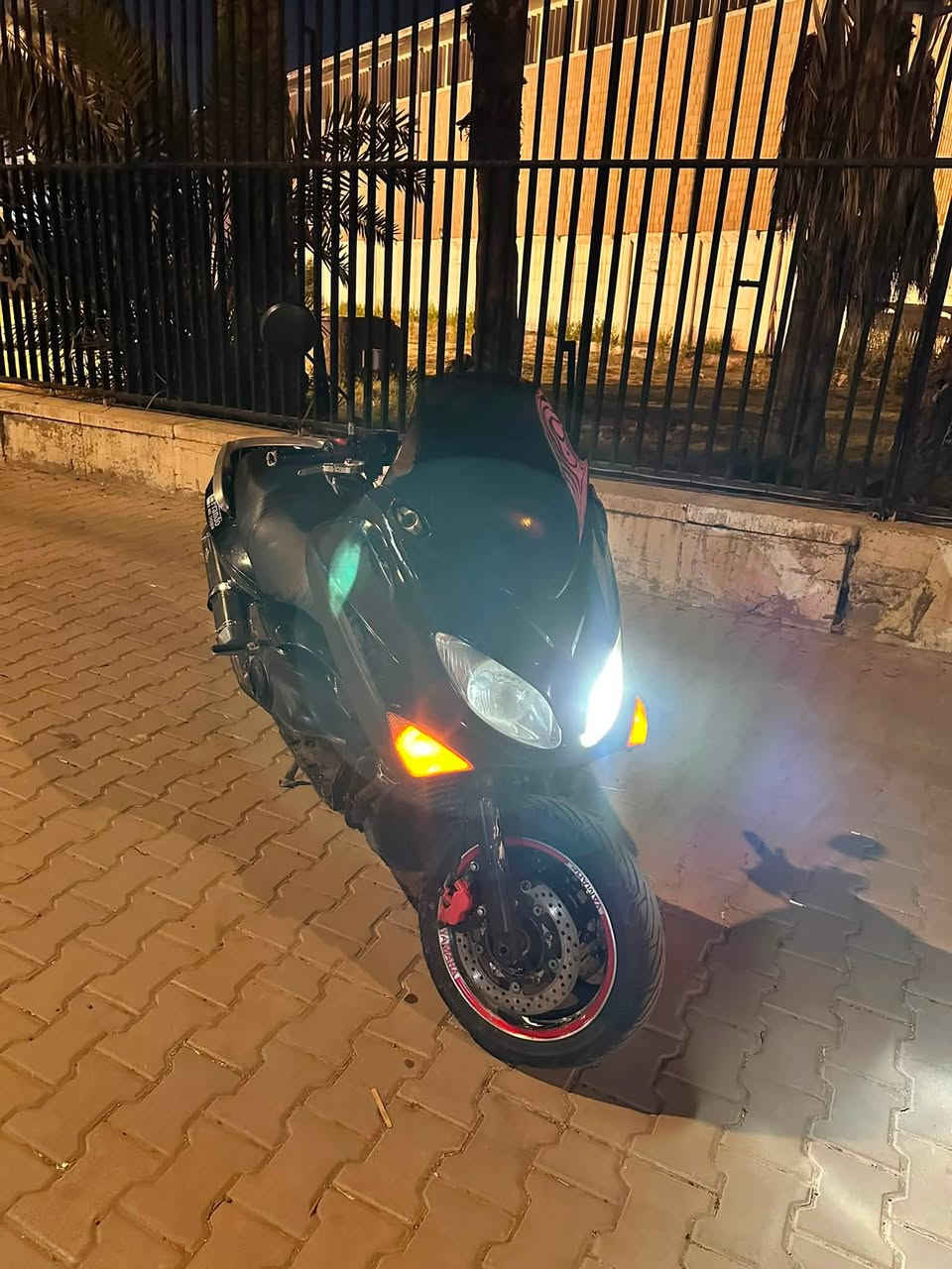 دراجه T_MAX 2008 دشبول احمر
دراجه بلاديه بلاديه بلاديه مكينه ماشامه السبانه 
على ايدي من دهن من بانزين محسن فقط تحتاج ترتيب خارجي ارجع أعيد ترتيب خارجي اما من مكينه شغل وروح للبصره 
وبركبتي دراجه نواقص  جاملغ امامي وترايش فقط 
ارجع أعيد كلامي للشراي الدراجه بيها مكينه صاروخ بمعنى الكلمه وكلچات بلاديه مال مزامط رايدها ١٦ ورقه وان شاء الله بيها مجال للطيبين اخوتنا عنواني بغداد الكرخ
رقمي ***********
رقمي الثاني ***********
