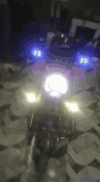 السلام عليكم دراجة شحن للبيع اكس 900خمس بطاريات نضيفة جدا مكاني بغداد السيدية 
***********
