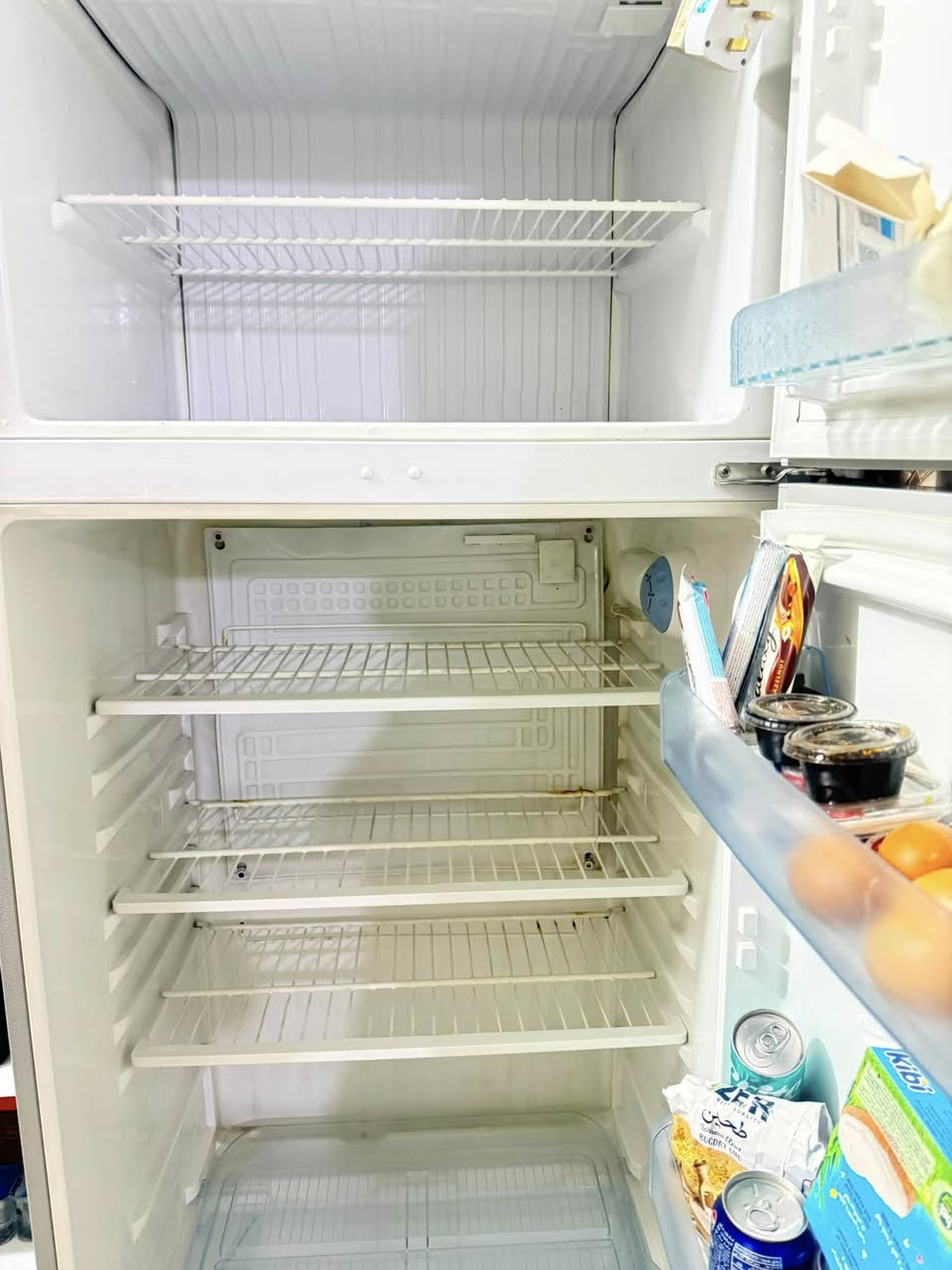 ثلاجه للبيع جديده كلششش بسبب لون اريد اغيرها
سعرها 300 الف وبيها مجال
عنوان كربلاء الانتفاضه 
***********

