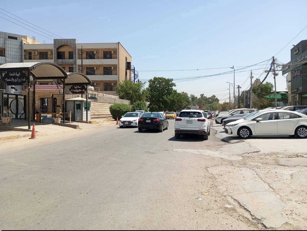 السلام عليكم تعلن شركة الجبوري للعقار والمقاولات العامه عن بيع قطعة أرض ملك صرف زراعي سند 25 في منطقة الاسبع ابكار شارع الواقف خلف معرض المنصور كامل الاخدمات تبليط مجاري ماء كهرباء
1 المساحة 80 متررر 
2 الواجه 5 مترررر 
3 النزال 16 متررر 
4 عرض الشارع 8 متررررر 
5 السعر مليون و600 المتر الواحد 
عنوان الشركة الكريعات الكويتي شارع حسينية ابي تراب قرب فلكة القرغولي استفسار اتصال على الارقام التاليه 
*********** أبو صكر الجبوري 
***********
