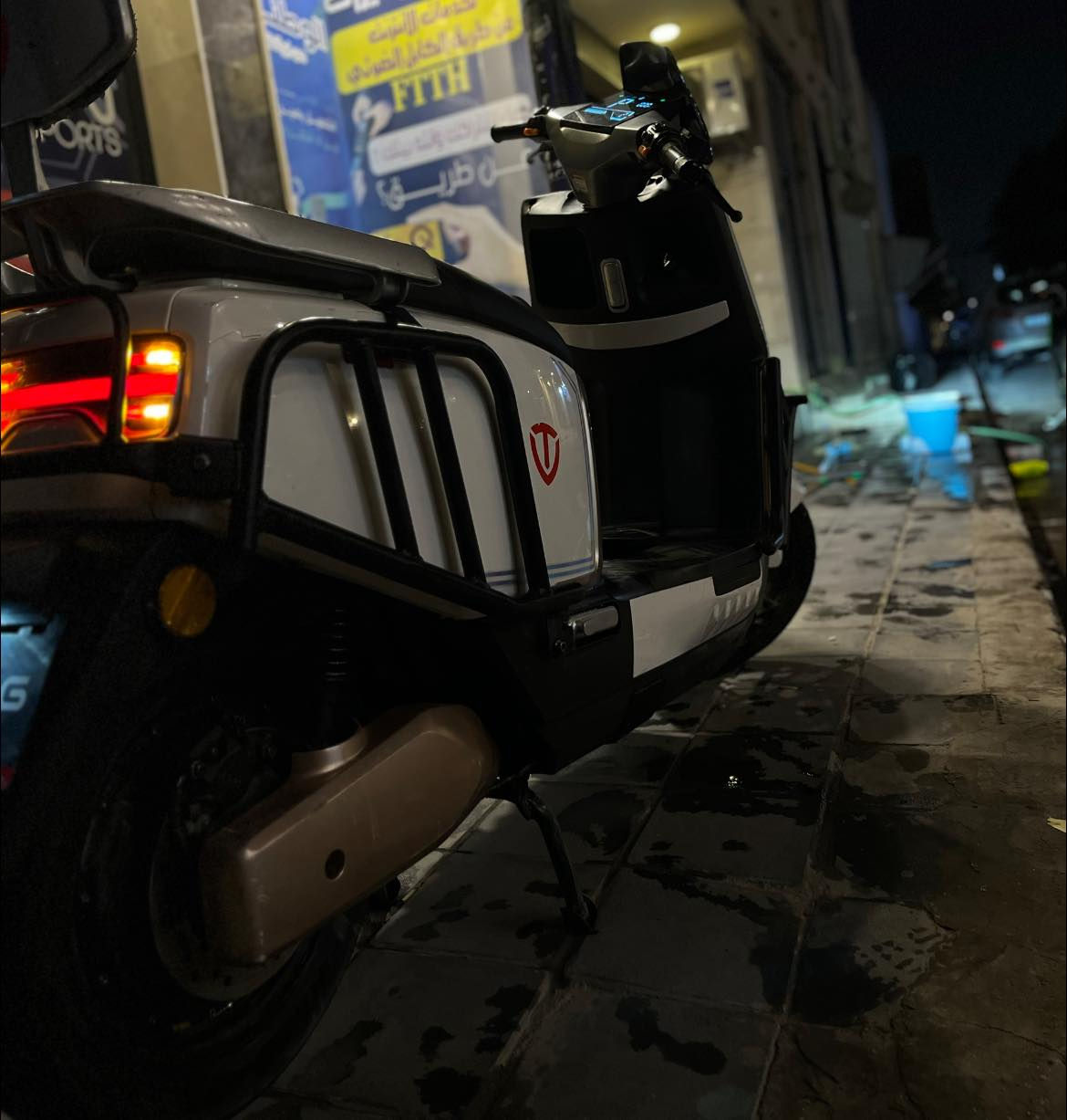 سلام عليكم 
دراجه( TALG) معروفه علا قوته دراجه قويه من ناحية البطاريه ومتانت الشاصي

((((((موصفات دراجه ))))))))

((((عالي زنون وناصي ))))))

(((مدرعه بل كامل دراجه بصمه + بصمات 2))))

(((تشغيل عن بعد وبيه نضام سكيورتي قفل تاير قفل ستيرن +))))+شاحن سريع )))))

(((سرعه 70. وتمشي بل شحنه الوحده 60كيلو متر))))

بطاريته 38 امبير))))

تايرات امامي وخلفي جديدات بعدهن ))))))

عدد البطاريات 6

دراجه ستعمال قليل كلش)))))

لتواصل ومعرفت سعر $))))

هاذا رقمي   (((***********)))
