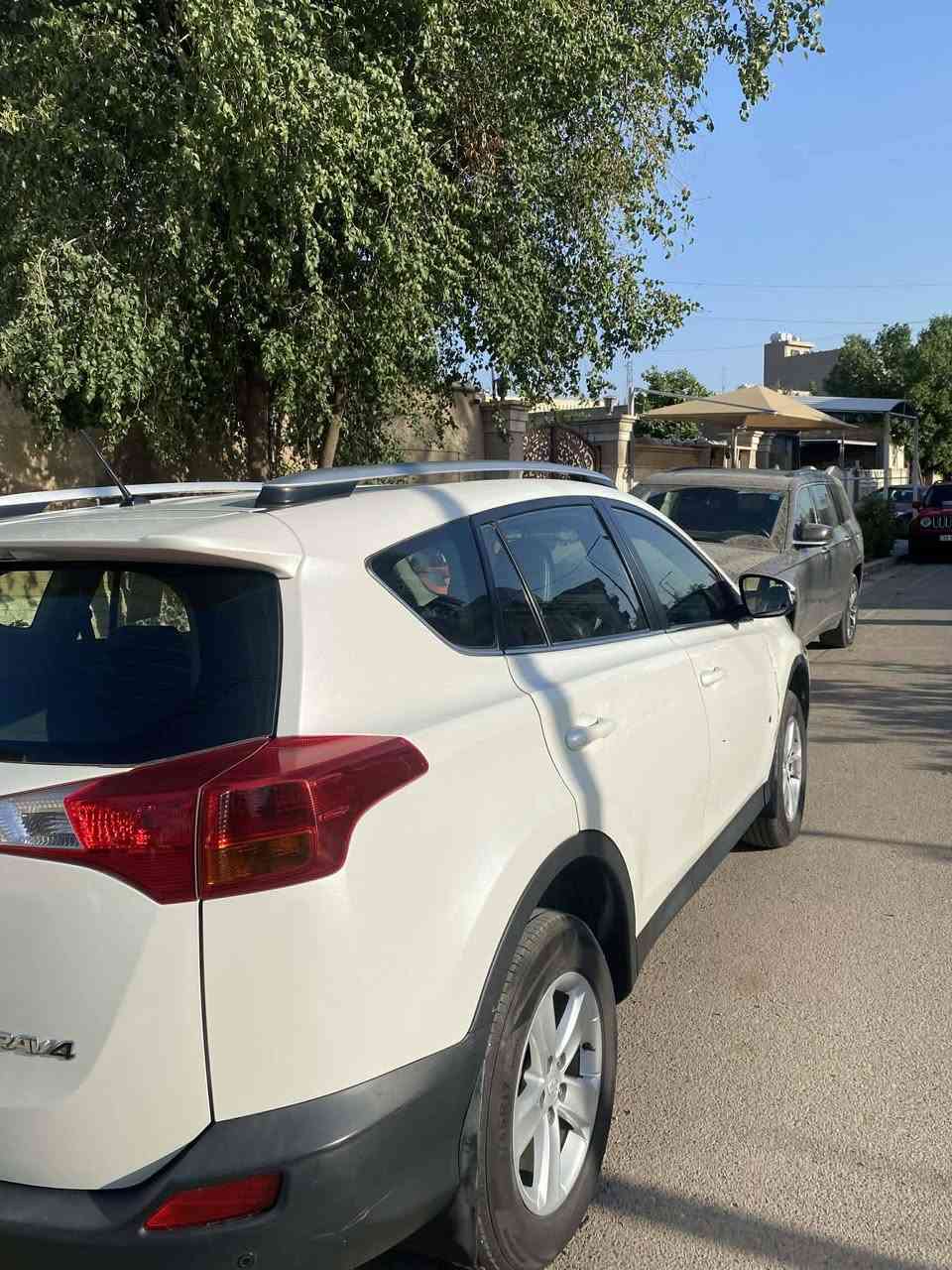 رف فور ٢٠١٣ دخول ٢٠١٤ ياباني وارد  سعودي  ماشيه ٩٤ الف  محرك ٢٥٠٠ عادي محسن تشتغل
صيانه دورية يم الحسام 
بيه حادث جاملخ ايمن امامي ودعامي 
تحتاج بعض الملاحظات مبدل قايش مال تايمك كيس
صدر وتايرات تخم جديد منظمومة تبريد جديدة 
حساسات خلفية كامرة بصمة السيارة فتحة رقم بغداد انكليزي تحويل ثاني المكان بغداد السعر ١٣٥ بيه مجال بسيط 
***********
