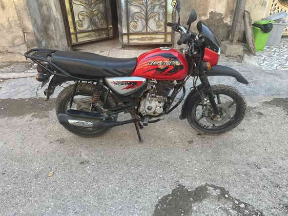 اللهم صل على محمد وال محمد 
بوكسر 23 نازله نهايه السنه محسوبه 24 

مرقم لوحه وسنويه

بيه فقط جبنه 

مكينه تخبل مامجفته ولا مفتوحه ابد

مكاني الشعب 

***********

2200 بيهه مجال قليل كلش
