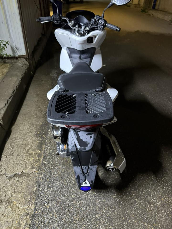 Pcx  جيل الثاني لون ابيض 
مكفولة كفالة عامة 
مكاني بغداد قرب المنصور 
حجم المكينة 125 
Jf 
***********
