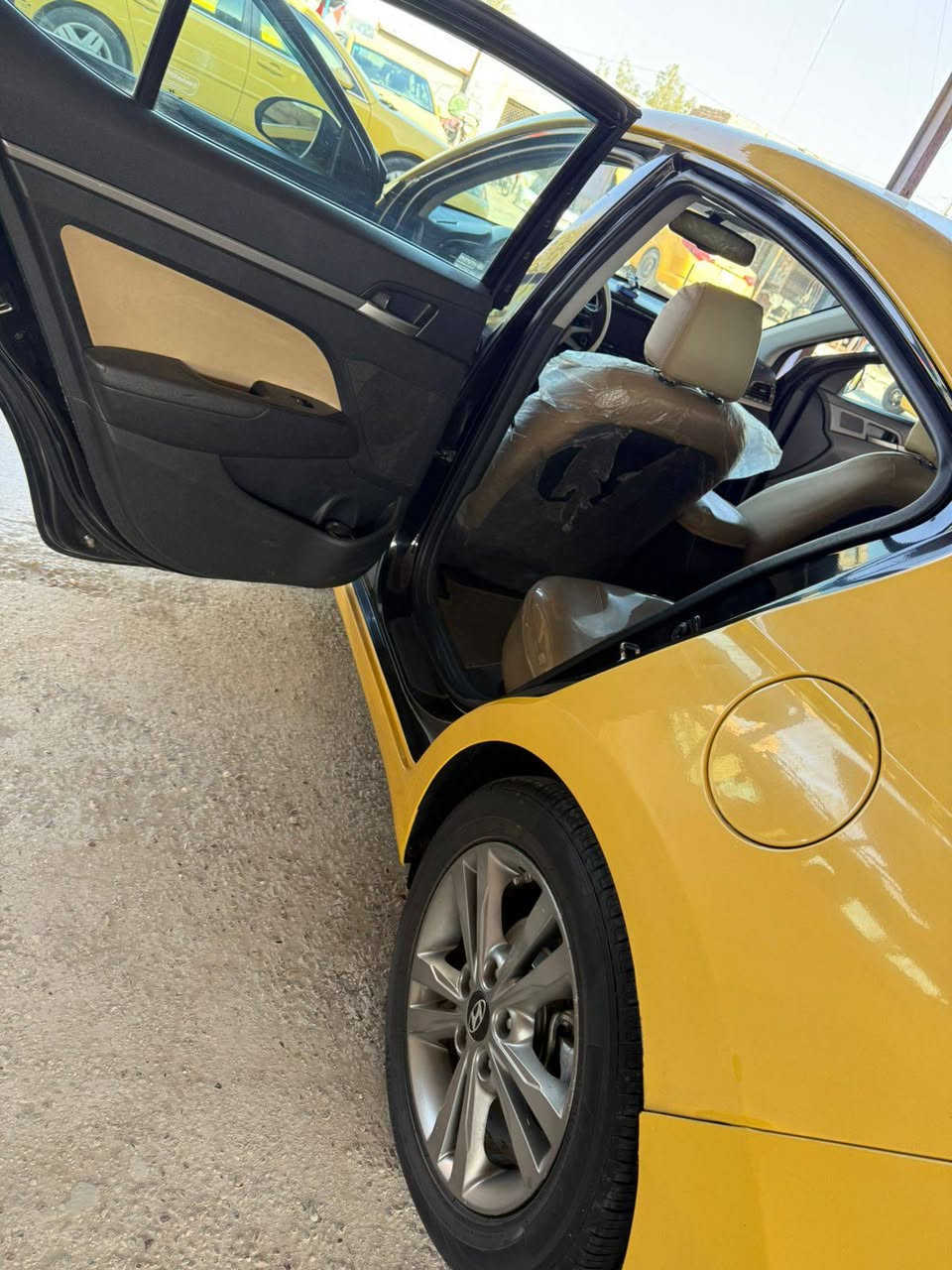 سلام عليكم النترا 18 حادث والمواصفات واضحة بالصور مكينة وكير ومكفولات ماشية 100 وقابل للزيادة مكان السيارة بابل مسيب سعر133 وبيها مجال
***********
