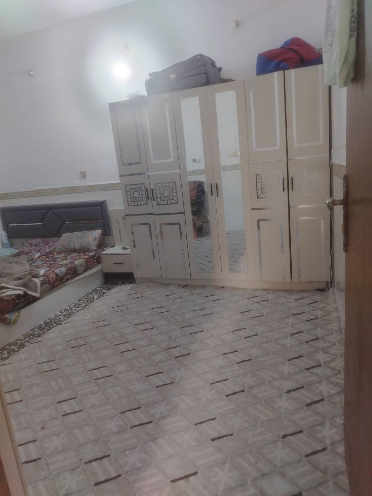 دار للبيع زراعي مقابيل العسكري شارع مول المزرعه ٥٠م البيت يتكون من غرفه وصاله ومطبخ وصحيات داخليه وخارجيه بناء صب البيت جاهز لسكن استفسار تصال علئ الرقم *********** النجف, العراق
