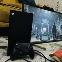 السلام وعليكم اكس بوكس سيريس اكس للبيع يجي وياه ملحقات كامله الكارتونه...