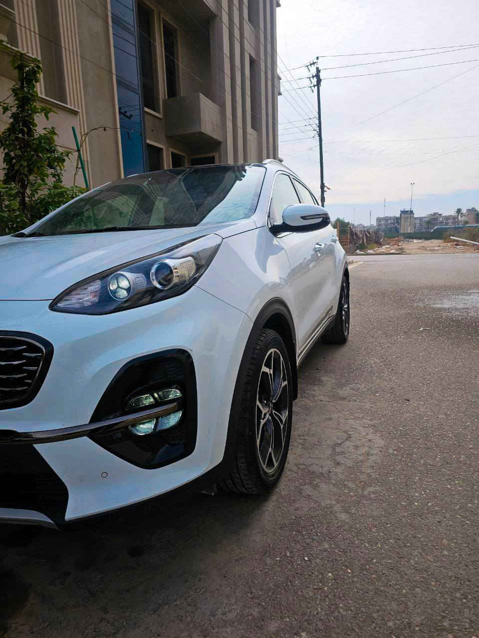 السلام عليكم للبيع
كيا سبورتاج GT موديل 2021 

لون أبيض. مقاعد جلد لون حمصي 

مواصفات 1/1 كشن كهربائي صندوق كهربائي سقف بانوراما 

السيارة ماشية 57 ألف بحالة ممتازة جداً جداً 

معروفة مواصفات الفول 

محرك 4 سلندر 2000 دوش 

ويل كب الحديث تخم تاير السيارة ما عايزها شيئ ومكملة 

السعر 228 

للتواصل ***********
                     أو 
             ***********

والحمدلله
