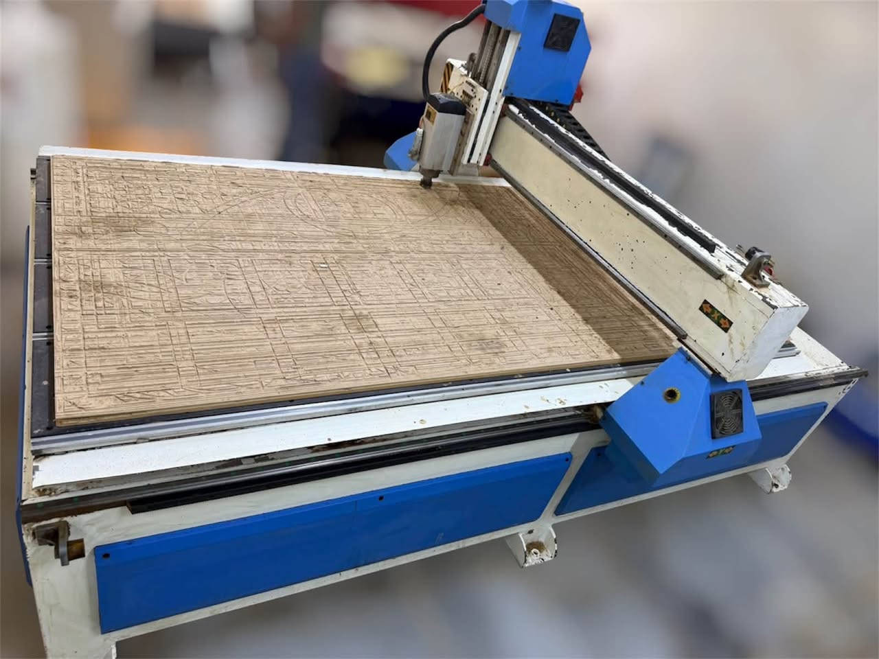 الجودة والمتانة cnc راوتر قياس 122x244 انتاج الصين درجة اولى سبندل 7.5 كيلو ايطالي نظام تشغيل a11 حديث درايفر ليد شاين سكك 25 ملم مكان بغداد سعر 33 وبيها مجال ***********
