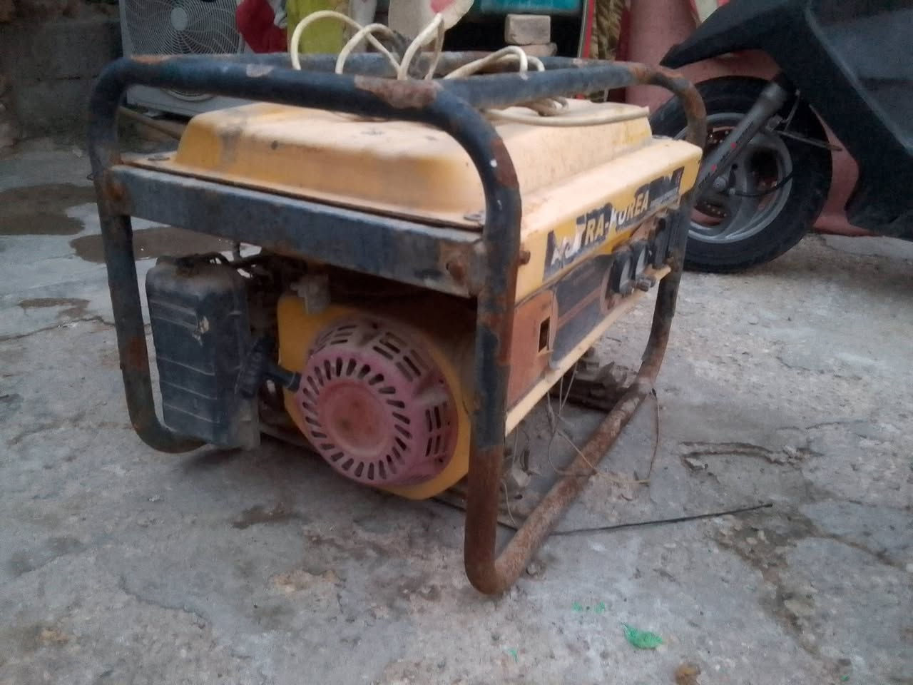 السلام عليكم..  مولدات عدد 2 للبيع وحده نوع انجيكو الأصلي احتمال 10 امبير لو اكثر والثانيه نوع استرا الكوريه الاصليه 10 امبير
مشتغلات قليل لكن متروكات صار فترة يرادلهن شويه تعديل يعني سعرهن ثنينهن 250 الف لو مراوس بمولده 20 امبير  مكاني كربلاء قرب جامعة فريحه ***********
