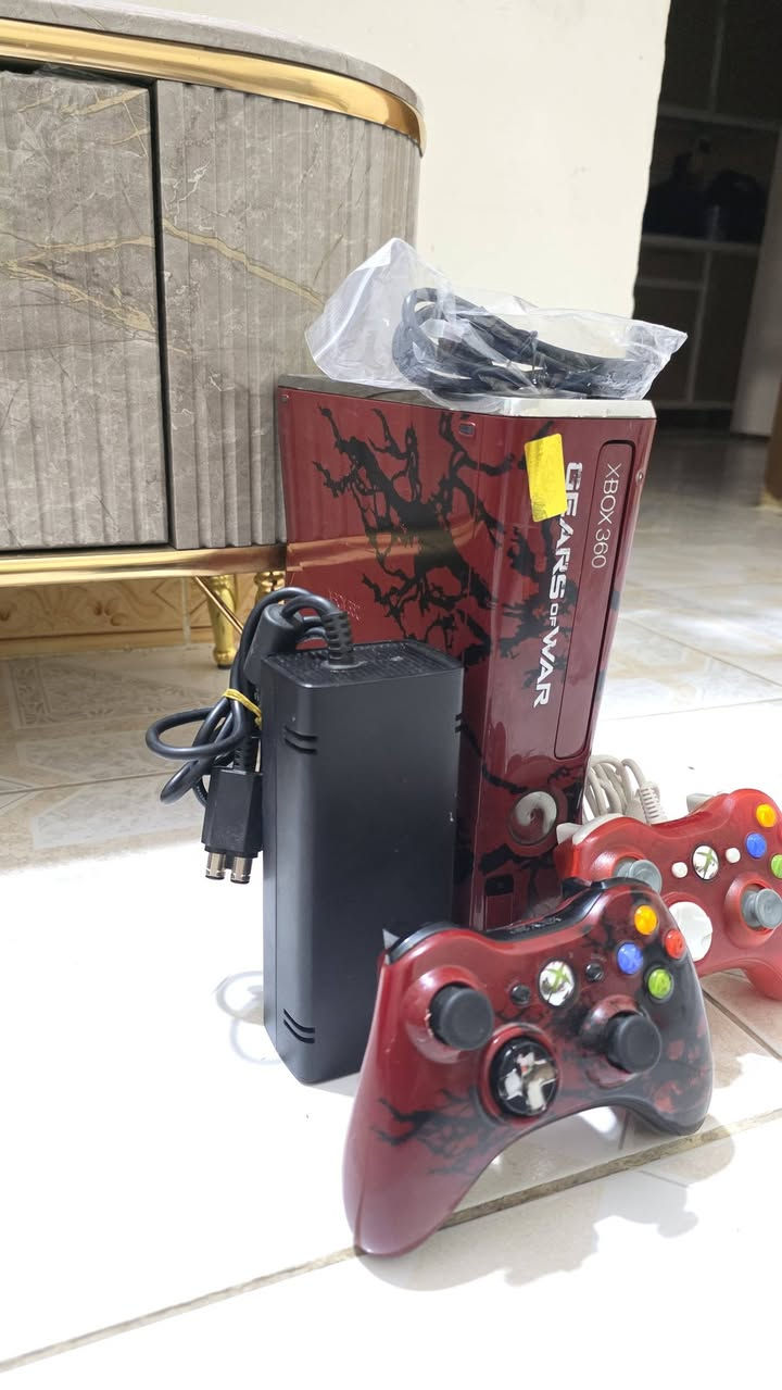 اكس بوكس 360 باندل اصلي حيل حيل نظيف يحتوي على 89لعبة قويه ويحتوي على 2جوستك وغراضه كله بلادي شرط الفحص السعر 135وبي مجال للطيبين توصيل جميع المحافظات متوفر ***********

