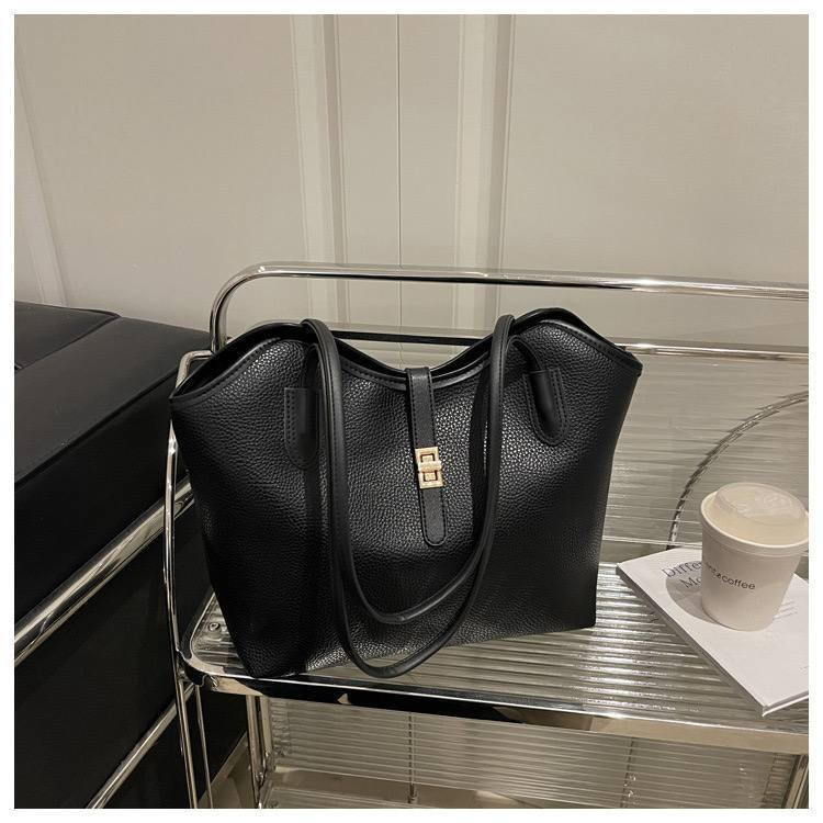👜حقيبه كوالتي عالي

👜 الابعاد 28*40

👜 السعر صار ٨ الاف يتوفر توصيل إلى جميع المحافظات خمسة الاف 

ً


**إذا كنت صاحب هذا الإعلان وتريد حذفه لأي سبب، رجاءا أرسل رسالة إلى الدعم الفني**