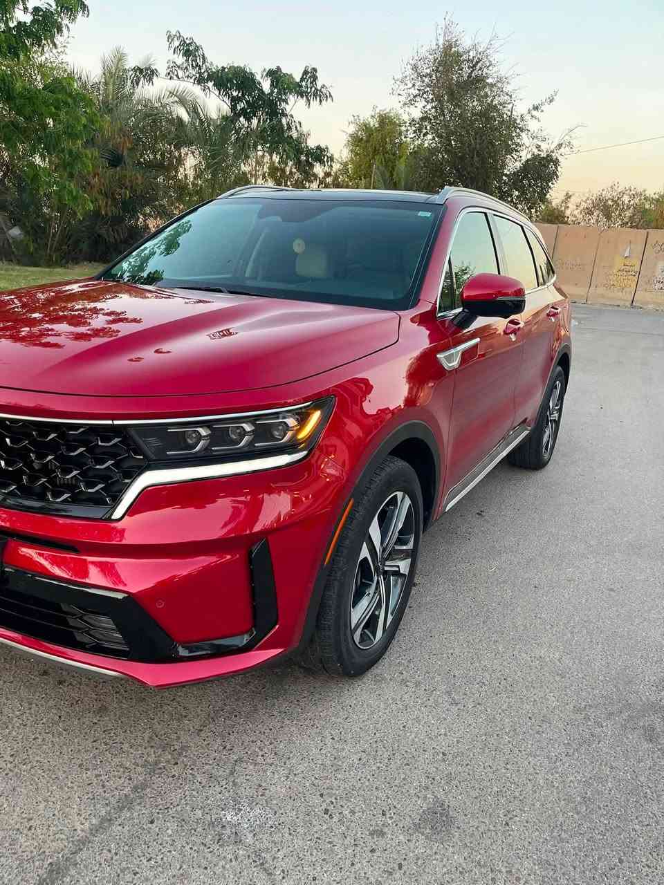 السلام عليكم 
كيا سورنتو 2023 برستيج بلكن هايبرد للبيع 
وارد امريكا حادثها جاملغ خلفي وصندوك بدون ايرباك سياره ماشيه 33 km فووول مواصفات للاخير خمس كامرات هيتر بلكشنات خلفيه اماميه كشنين كهرباء شاحن وايرليس رادارات بانوراما مري قلاب صندوك كهرباء سبعه راكب كشن منفصل سياره كهرباء وهايبرد محرك 4 سلندر 1600 
رقم بغداد بأسمي اني مستوردها 
السعر 22,000 يعني دفترين وعشرين 220 ورقه وبيها مجال 
الاتصال ***********…….
مكان السياره. بغداد السيديه

