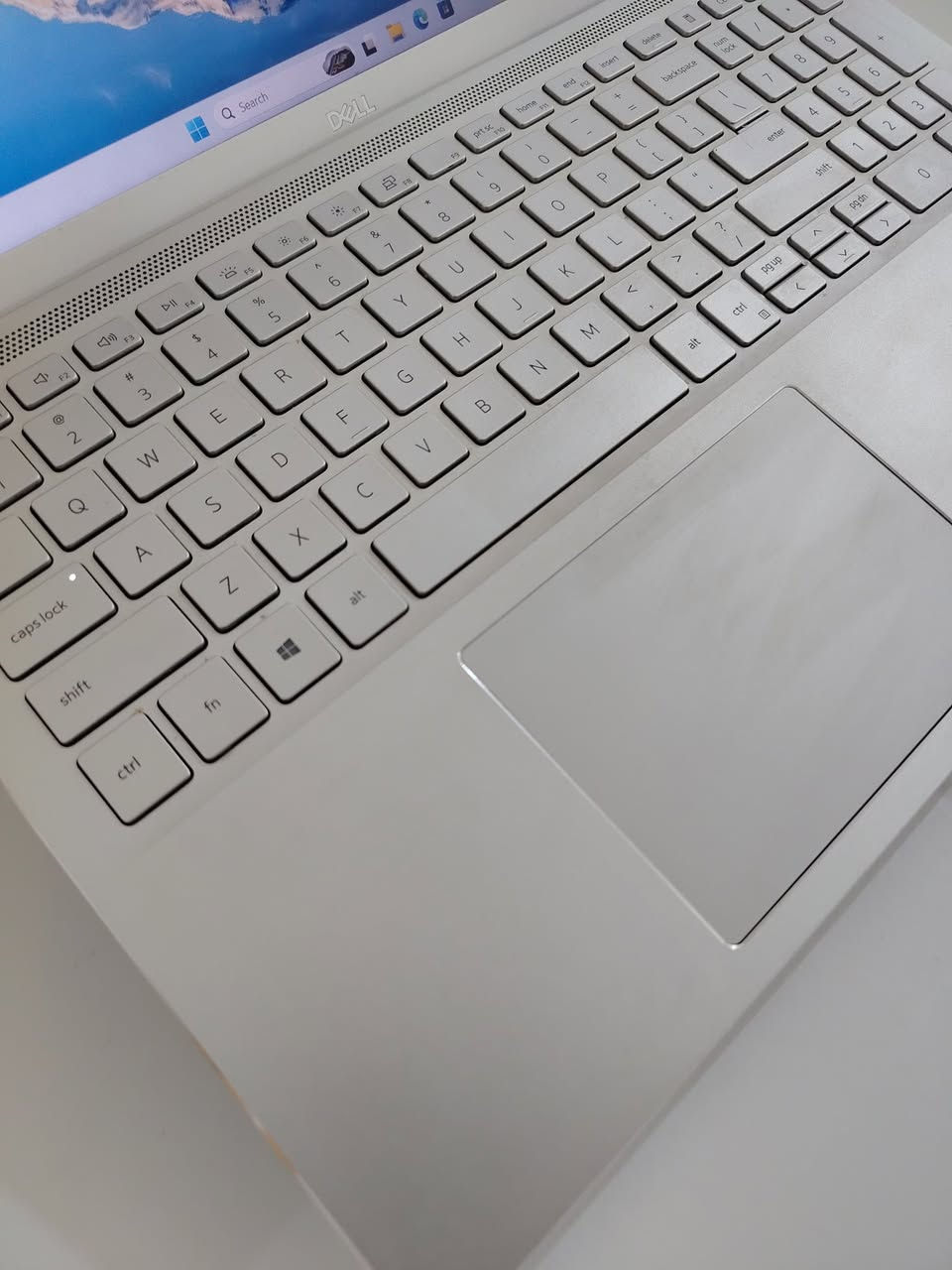 🔥 متوفر من جديد - قطعة واحدة فقط 🔥
💻 Dell Inspiron 7501
🎮 لابتوب ألعاب وأعمال بمواصفات قوية وتصميم أنيق

✅ Core i7 الجيل العاشر H
✅ RAM 16GB DDR4 قابلة للتطوير
✅ SSD 512GB
✅ GTX 1650 4GB
✅ شاشة FHD 15.6
✅ كيبورد ضوئي
✅ بطارية ممتازة

✨ نظافة عالية جداً داخلياً وخارجياً
✨ مناسب للألعاب، التصميم، المونتاج والدراسة

🎁 هدايا مجانية:
✔️ شاحن أصلي
✔️ حقيبة
✔️ ماوس
✔️ ماوس باد

🛡️ ضمان ذهبي 30 يوم
🔹 استبدال في حال وجود أي عطل
🔹 فحص كامل أمام المندوب

💰 السعر: 700,000 دينار فقط

📞 واتساب:
***********

راسلنا الآن واحجزه قبل نفاد القطعة المتوفرة.
